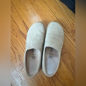 Birkenstock Oswego - a casual slip-on shoe